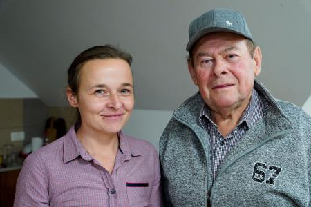 6_predsednica drustva vandrovc alenka strazisar lamovsek_mojster kovac_joze gracar_projekcija filma_30.12.2022_foto_franc pepelnak pep (1)